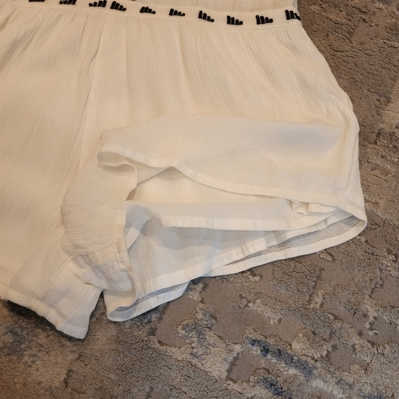 NWT Rip Curl white embroidered romper. - Picture 9 of 16